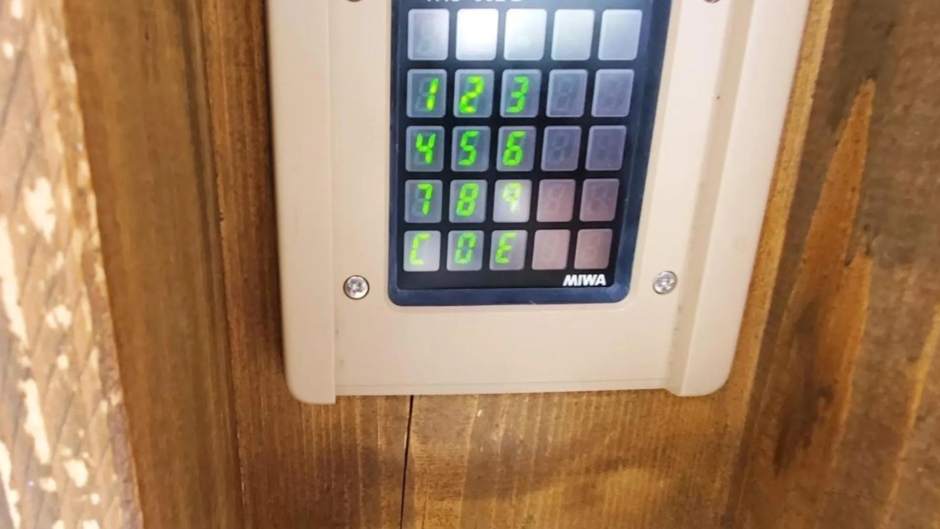 Hostel ゲストハウス Ezo Run Sapporo 札幌中心部でシンプルな滞在ができるホステル